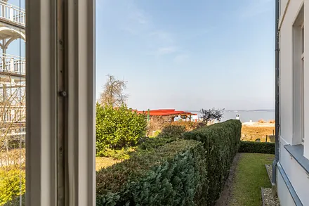Hier sehen Sie den seitlichen Meerblick aus Ihrer Loggia.