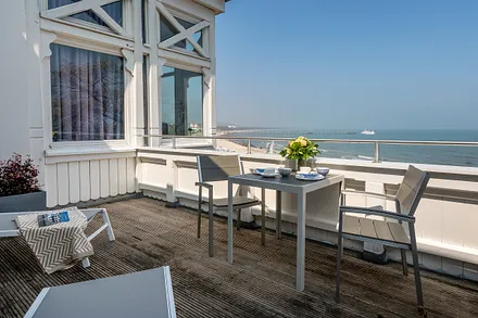 Frühstück mit Blick auf das Meer ...