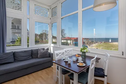 Auf der Couch kann bei Bedarf aufgebettet werden.