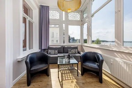 Auf der Couch in der Loggia kann aufgebettet werden.