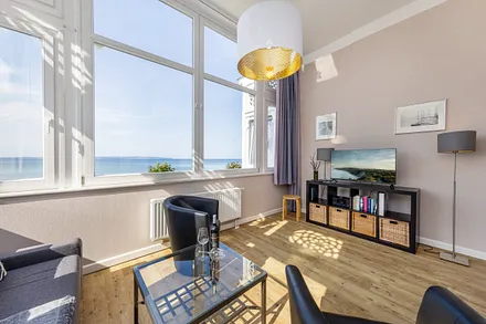 Der Wohnbereich befindet sich in der Loggia mit fantastischem Meerblick. 