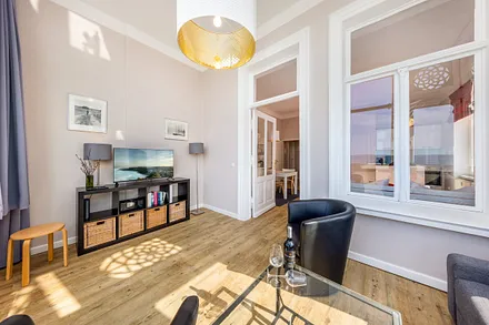 Smart-TV und Radio sind ebenfalls vorhanden. 