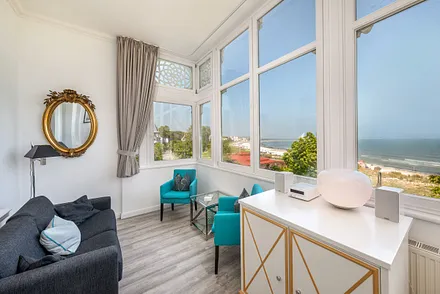 Der Blick schweift über die Binzer Bucht bis zur Seebrücke ...