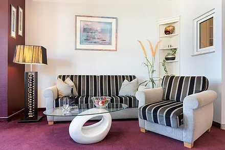 Auf der Couch kann bei Bedarf aufgebettet werden.