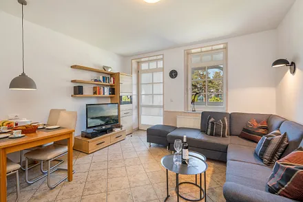 Das große Wohnzimmer mit Flat-TV, BlueRay-Player und kostenfreiem WLAN ...