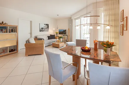 Das große Wohnzimmer hat einen kostenfreien WLAN-Anschluß ...