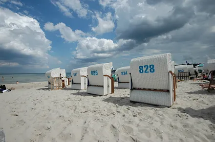 Der weiße feine Sandstrand in Binz wird Sie begeistern ...