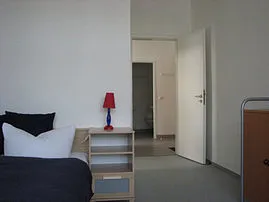Das Appartement D 301 Typ 301 verfügt über zwei Zimmer und eine separate Küche mit Essplatz. Alle Räume gehen vom kleinen Flur ab.