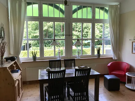 Die Wintergarten - Optik mit Blick auf den Stadtwald