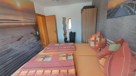 Doppelbett im Schlafzimmer