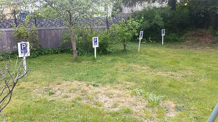                             Gemeinschaftsparkplatz