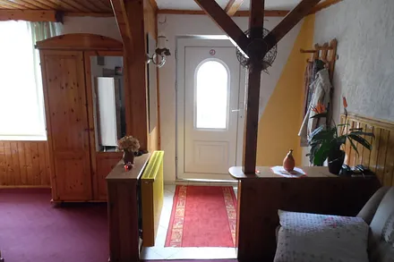 kombinierter Wohn und Schlafraum 