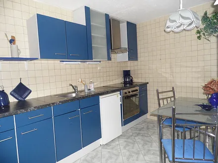 Vollkomfortküche mit   Esstisch