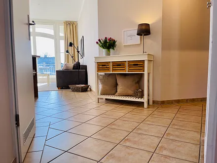 Blick vom 2. Schlafzimmer in den Wohnbereich