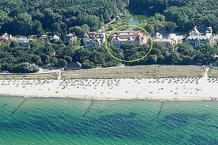 Der breite Strand ist mit ein paar Schritten erreichbar