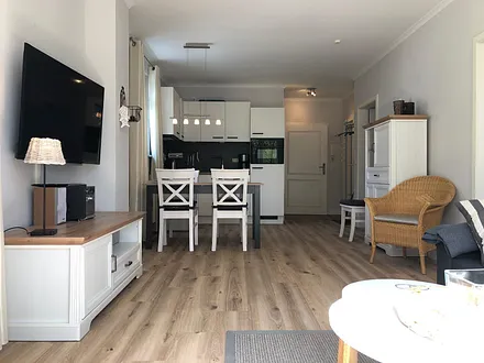 9:00 Frühstück, mittags kurz vom Strand zum Snacken und abends zusammen kochen!