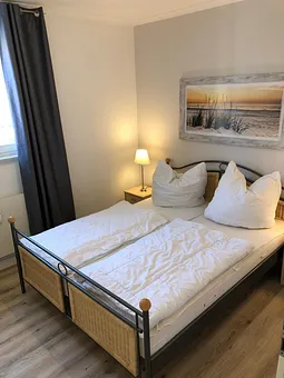 Auch das zweite Schlafzimmer ist mit einem Doppelbett 160 cm Breite ausgestattet.