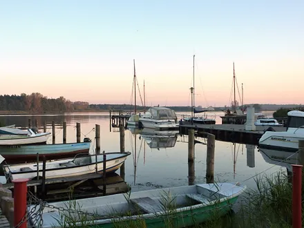 100 Meter weiter: am Hafen