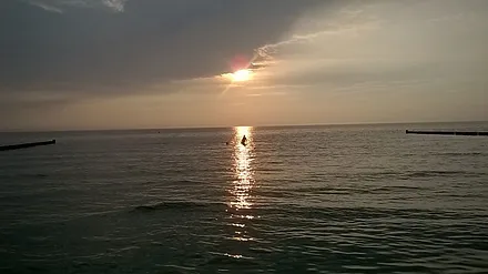 Sonnenuntergang am Badestrand 300m vom Ferienhaus