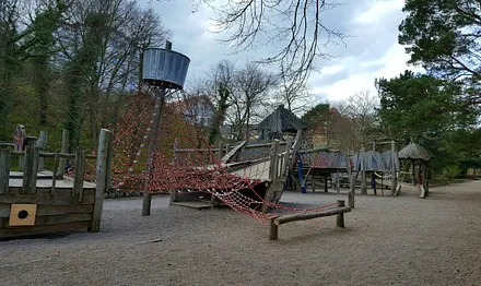 Piratenspielplatz Promenade- Kletterturm