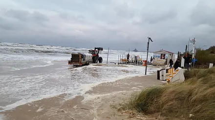 Rettung der Strandkörbe bei Sturm - Herbst 2017