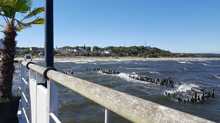 Blick von Seebrücke auf das Festland