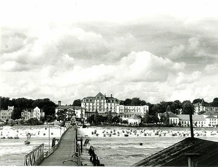 Blick von Seebrücke auf das Festland um 1920