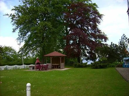 Garten mit Grillanlage für alle Gäste