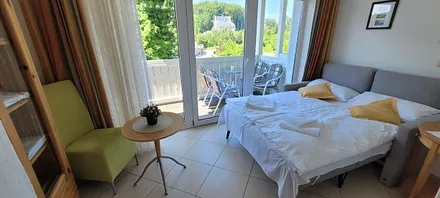 Balkonzimmer, Schlafcouch ausgezogen