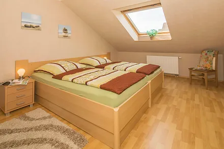 Schlafzimmer II im OG
