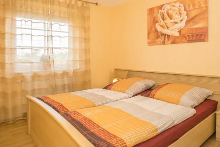 Schlafzimmer I im EG