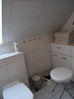 Badhocker,Handtücher,Föhn,Zahnputzb.,Babywanne vorhanden.