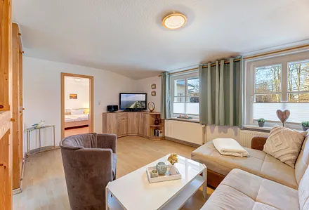 Wohnzimmer mit Flat-TV, W-LAN, Schlafcouch