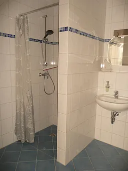 Bad mit ebenerdiger Dusche