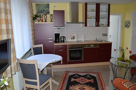 Küchenzeile im kombinierten Wohn-/Esszimmer