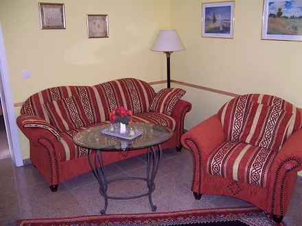 Eine gemütliche Sitzecke, auch wenn mal nicht die Sonne scheinen sollte.