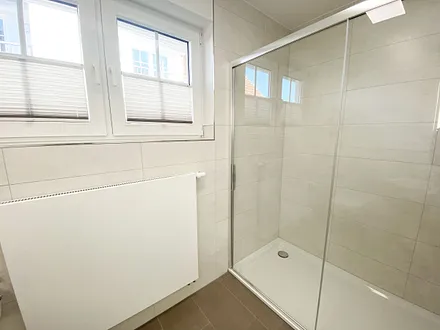 Badezimmer mit Dusche
