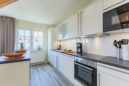 Küchenzeile mit Backofen