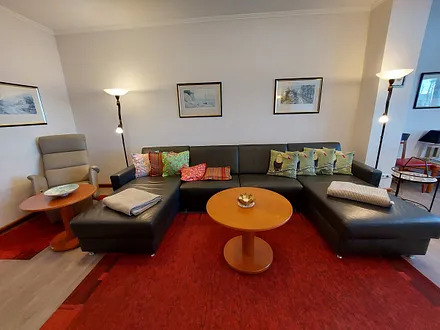  Die Wohnlandschaft mit komfortabler Schlaffunktion für die 5. und 6. Person in den Maßen  1,40 x 2,00 m 