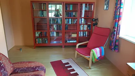 Kleine Bibliothek im Erdgeschoss