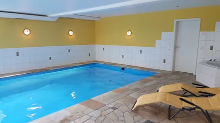 Schwimmbad rückseitig