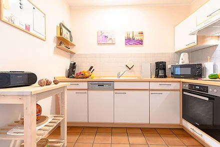 komplett eingerichtete Küche