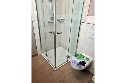 Badezimmer mit Dusche