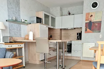 komplett eingerichtete Küchenzeile mit Geschirrspüler