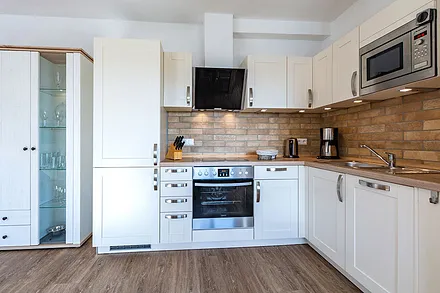 komplett eingerichtete Küche