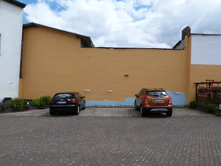 Parkplätze im Innenhof 1