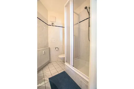 Badezimmer mit Dusche