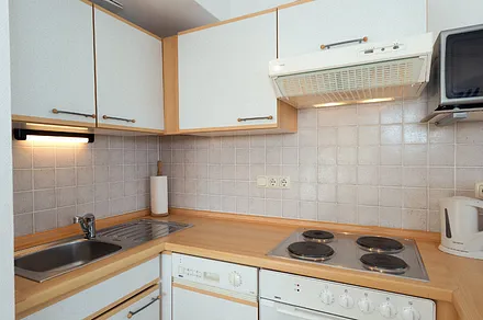 komplett eingerichtete Küchenzeile