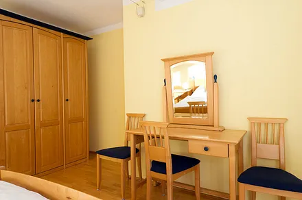 Spiegeltisch im Schlafzimmer