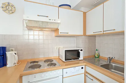 komplett eingerichtete Küchenzeile